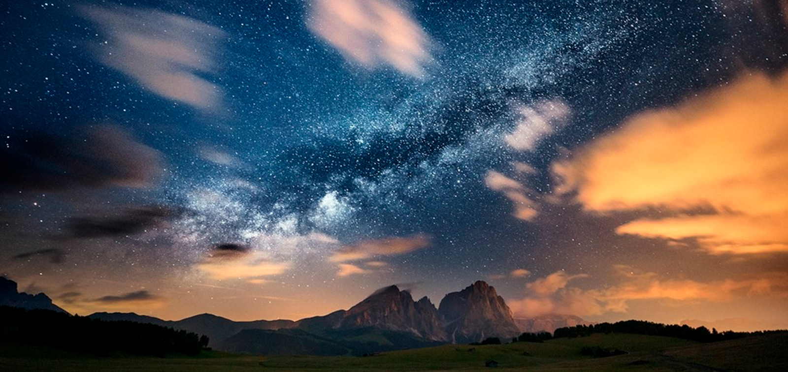 Звезды над россией. Ночное небо с облаками. Красивое ночное небо. Горы и звезды. Ночное небо с тучами.